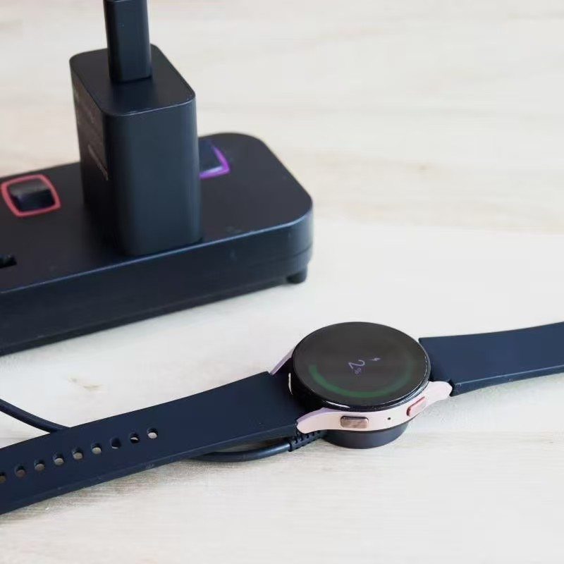 حامل شحن لاسلكي مغناطيسي محمول - مراجعة Watch Charging Dock وسعره